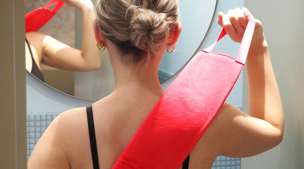 How To Tan Your Back: One Simple Hack To Stop You Getting In A Tangle!